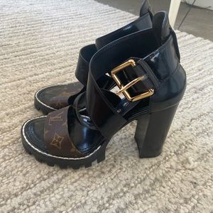 Louis Vuitton Glazed Calfskin Monogram Trail Sandals 38 Black